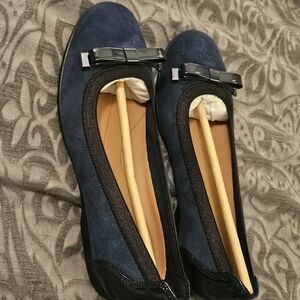 BNIB Clarks Navy Blue Suede Flats with Bow Women's Size 7.5 M
